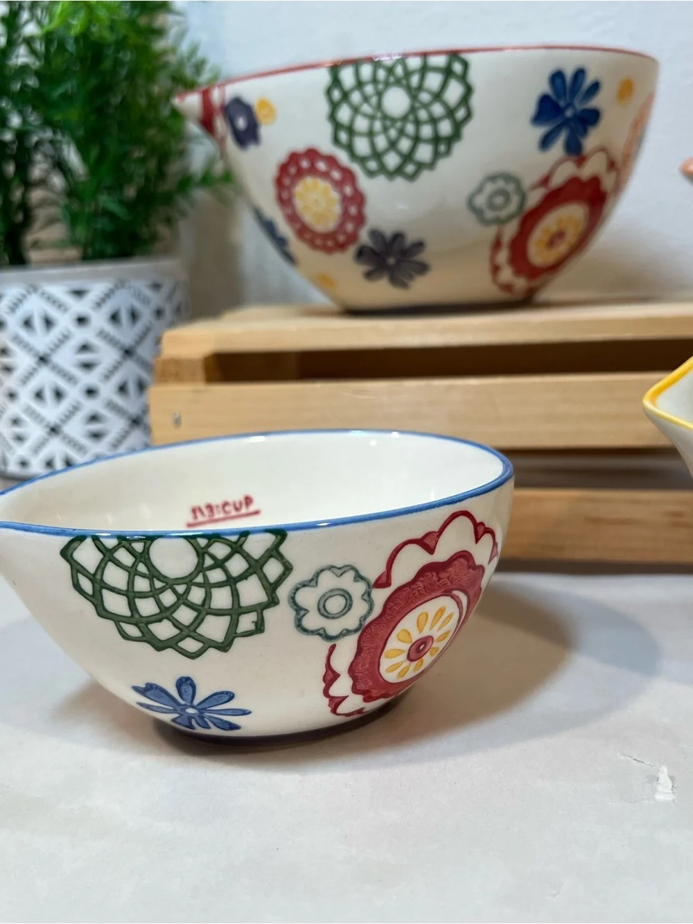 P1 Pier 1 EUC 4-Piece Multicolor Floral Ceramic Nesting Measuring Cups | Boho